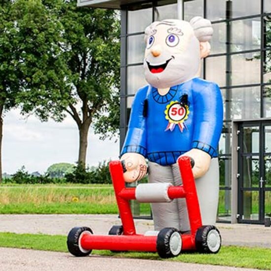 Abraham met rollator opblaaspop kopen