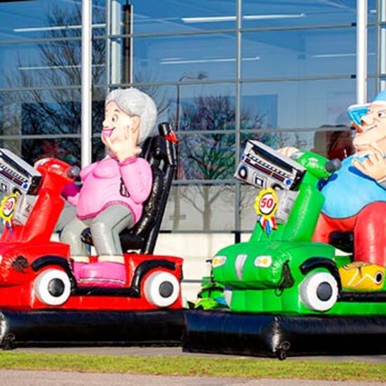 Sarah en Abraham opblaaspop op scootmobiel kopen