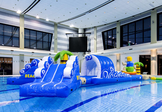 Glijbaan stormbaan surfer run in uniek design met grappige 3D objecten en maar liefst 2 glijbanen voor zowel jong als oud bestellen. Koop opblaasbare stormbanen nu online bij JB Inflatables Nederland