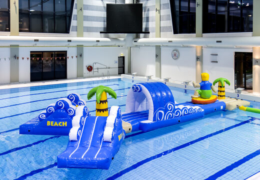 Bestel stormbaan surfer run in uniek design met grappige 3D objecten en maar liefst 2 glijbanen voor zowel jong als oud. Koop opblaasbare waterattracties nu online bij JB Inflatables Nederland