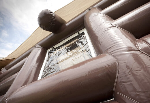 Unieke opblaasbare Aprés Ski Hut met een standaard afmeting van 7 bij 5 bij 4 meter voor zowel jong als oud kopen. Bestel opblaasbare winterattracties nu online bij JB Inflatables Nederland 