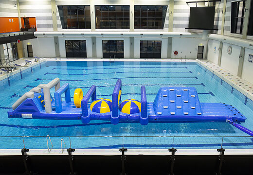 Spectaculaire opblaasbare Obstakel Run Marine XL stormbaan met dubbele klimwand en dubbele glijbaan kopen voor kids. Bestel opblaasbare waterattracties nu online bij JB Inflatables Nederland