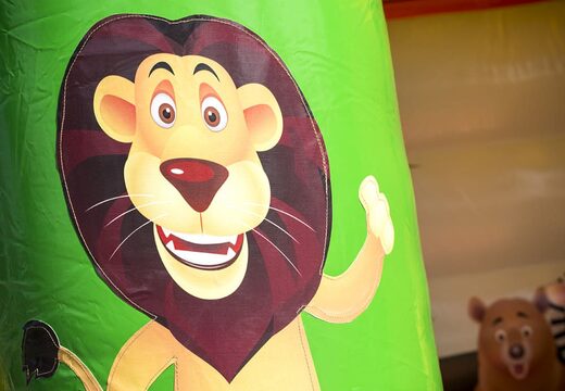 Midi overdekt multifun springkussen met glijbaan bestellen in thema jungle voor kinderen. Springkussens te koop bij JB Inflatables Nederland online