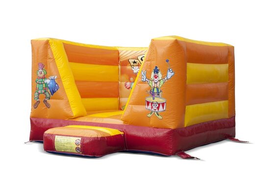 Klein open springkussen te koop in oranje circus thema voor kinderen. Bestel springkussens online bij JB Inflatables Nederland