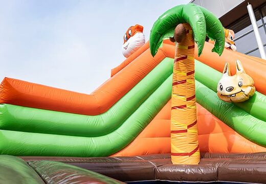 Inflatable jungle springkasteel met glijbanen en leuke obstakels met prints bestellen voor kinderen. Koop springkastelen online bij JB Inflatables Nederland 
