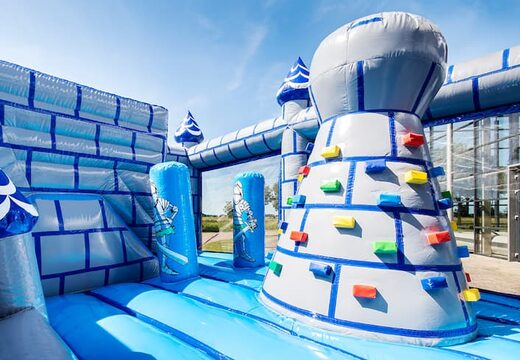 Overdekt multiplay kasteel springkussen in een beperkte hoogte van 2,74 meter en met een glijbaan bestellen voor zowel oud als jong. Koop springkussens online bij JB Inflatables Nederland