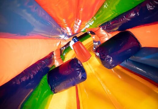 Circus kruiptunnel springkasteel met obstakals, een klimhelling en glijhelling voor kids bestellen. Koop springkastelen online bij JB Inflatables Nederland