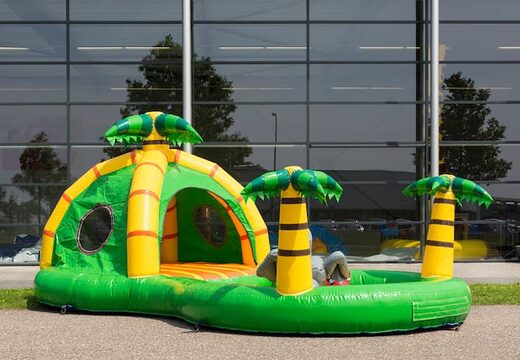 Playzone jungle springkussen met plastic ballen en 3D objecten bestellen voor kinderen. Koop springkussens online bij JB Inflatables Nederland 