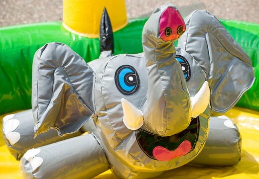 Springkussen in thema playzone jungle met plastic ballen en 3D objecten kopen voor kids. Bestel springkussens online bij JB Inflatables Nederland 