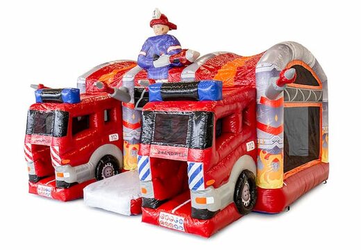 Groot overdekt opblaasbaar multiplay luchtkussen met glijbaan kopen in thema brandweer voor kinderen. Bestel luchtkussens online bij JB Inflatables Nederland