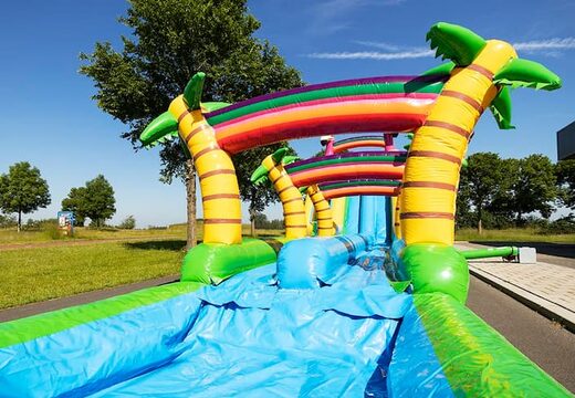 Bestel Drop & Slide Jungle Springkussen met dubbele glijbaan voor kinderen. Koop opblaasbare springkussens online bij JB Inflatables Nederland