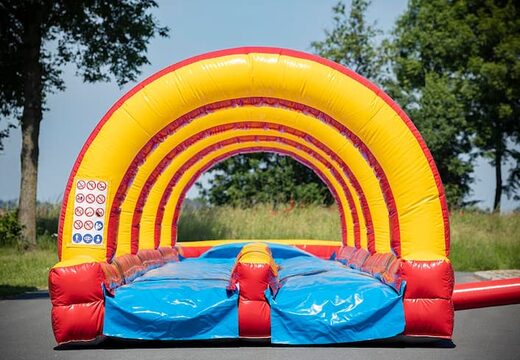 Spectaculaire opblaasbare dubbele buischuifbaan 20m lang met een extra brede baan bestellen voor kinderen. Koop opblaasbare buikschuifbanen nu online bij JB Inflatables Nederland