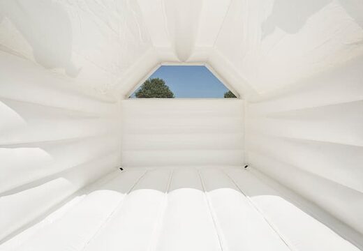 Standaard wit springkasteel in trouw thema in de vorm van een kasteel voor kinderen bestellen. Bestel springkastelen online bij JB Inflatables Nederland