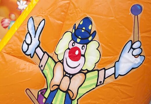 Klein open springkasteel te koop in thema circus voor kinderen. Koop springkastelen online bij JB Inflatables Nederland