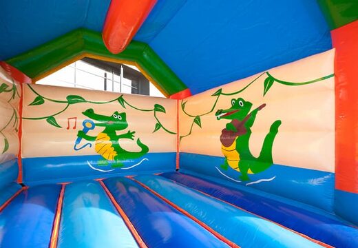 Koop standaard springkussen met een 3D object van een krokodil aan de bovenkant voor kinderen. Bestel springkussens online bij JB Inflatables Nederland