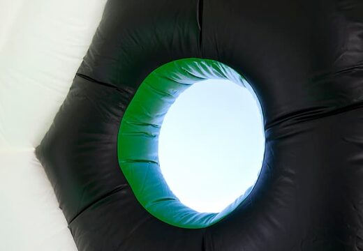 Groot springkasteel rond overdekt kopen in voetbal thema voor kinderen. Koop springkastelen online bij JB Inflatables Nederland