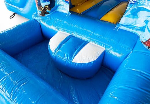 Springkussen in theme piraat met een glijbaan kopen voor kinderen. Bestel opblaasbare springkussens online bij JB Inflatables Nederland