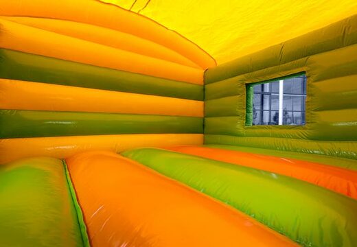 Koop maxi multiplay springkussen in thema jungle met een glijbaan voor kids bij JB Inflatables Nederland.  Bestel nu online springkussens bij JB Inflatables Nederland