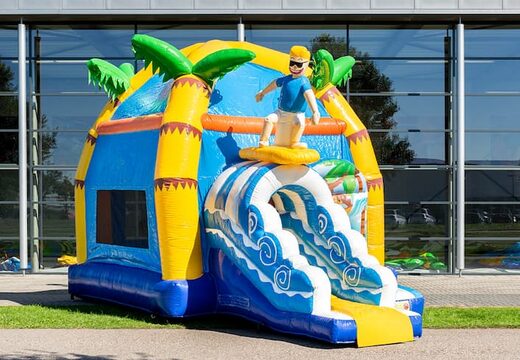 Overdekt maxifun super springkussen met glijbaan in beach thema kopen voor kinderen. Bestel springkussens online bij JB Inflatables Nederland