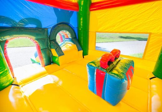 Opblaasbaar overdekt multiplay maxifun super springkussen met glijbaan bestellen in feest party thema voor kinderen. Koop springkussens online bij JB Inflatables Nederland