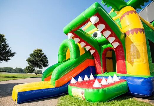 Bestel opblaasbaar maxifun springkussen met dak in thema krokodil voor kinderen bij JB Inflatables Nederland. Koop springkussens online bij JB Inflatables Nederland
