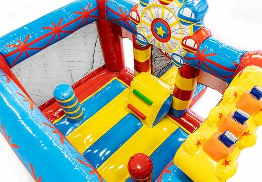 Mini opblaasbare springkasteel in circus thema met glijbaan te koop voor kinderen. Koop online opblaasbare springkastelen bij JB Inflatables Nederland