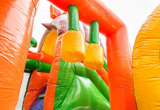 Multiplay Dinoworld springkussen met een glijbaan, leuke objecten op het springvlak en opvallende 3D objecten kopen voor kids. Bestel opblaasbare springkussens online bij JB Inflatables Nederland