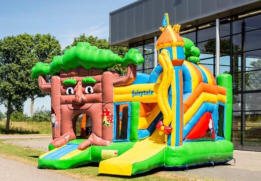 Multiplay springkasteel met slide in thema sprookjes bestellen voor kinderen. Koop opblaasbare springkastelen online bij JB Inflatables Nederland