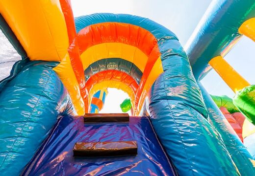 Overdekt opblaasbaar multiplay springkasteel met glijbaan kopen in sprookjes thema voor kids. Bestel opblaasbare springkastelen online bij JB Inflatables Nederland