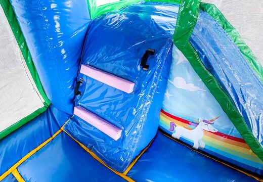 Springkasteel in unicorn thema met een glijbaan bestellen voor kinderen. Koop opblaasbare springkastelen online bij JB Inflatables Nederland