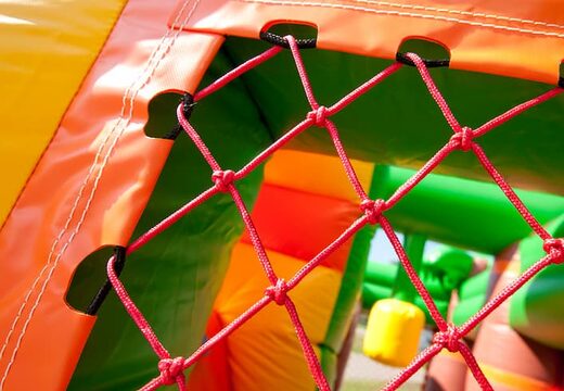 Springkasteel in piraat met een glijbaan bestellen voor kinderen. Koop opblaasbare springkastelen online bij JB Inflatables Nederland