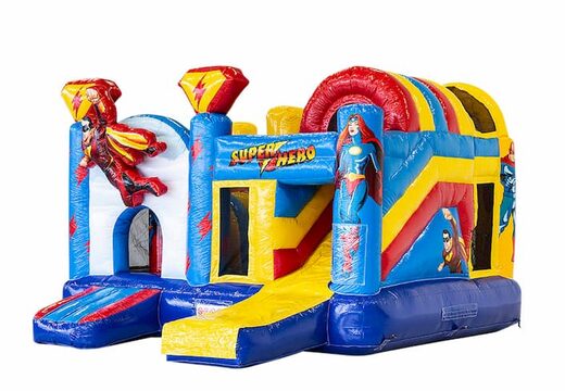 Opblaasbaar open multiplay springkussen met glijbaan kopen in thema superhero voor kinderen. Bestel opblaasbare springkussens online bij JB Inflatables Nederland