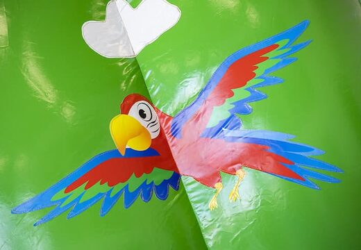 Giraffe Slide Super glijbaan met de vrolijke kleuren, 3D-objecten en leuke print op de zijwanden kopen. Bestel opblaasbare glijbanen nu online bij JB Inflatables Nederland