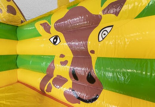 Perfecte opblaasbare glijbaan in giraffe thema met 3D-objecten bestellen voor kinderen. Koop opblaasbare glijbanen nu online bij JB Inflatables Nederland