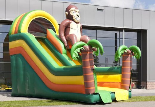 Unieke multifunctionele glijbaan in gorilla thema met een plonsbad, indrukwekkend 3D object, frisse kleuren en de 3D obstakels voor kinderen bestellen. Koop opblaasbare glijbanen nu online bij JB Inflatables Nederland