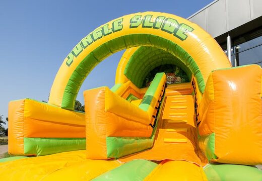 Jungle slide glijbaan met de vrolijke kleuren en leuke print bestellen. Koop opblaasbare glijbanen nu online bij JB Inflatables Nederland