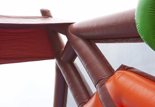 Bestel opblaasbare stormbaan in jungle thema met 7 spelelementen en kleurrijke objecten voor kids. Koop opblaasbare stormbanen nu online bij JB Inflatables Nederland