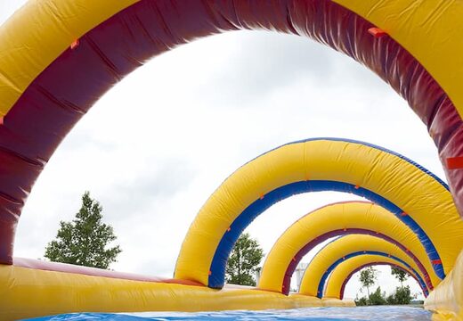 Perfecte opblaasbare 18 m lange buikschuifbaan in thema standaard voor kids bestellen. Koop opblaasbare buikschuifbanen nu online bij JB Inflatables Nederland