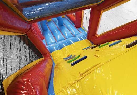 Unieke 17 meter brede hindernisbaan in rollercoaster thema met 7 spelelementen en kleurrijke objecten bestellen voor kids. Koop opblaasbare stormbanen nu online bij JB Inflatables Nederland