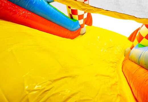 Bestel 13m opblaasbare stormbaan in thema Comic voor kids. Koop opblaasbare stormbanen nu online bij JB Inflatables Nederland