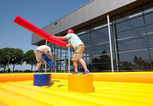 Springkussen met gladiatorspel thema