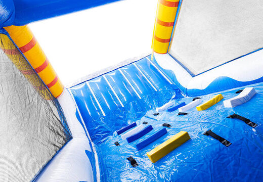 Modulaire stormbaan in surf thema met klimwand