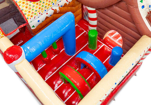 Binnenkant van Multiplay springkussen met bogen pilaren en stootzakken