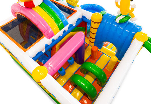 Binnenkant springkussen met bogen, pilaren en stootzakken te koop bij JB