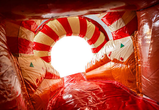 Glijbaan van Multifun Gingerbread thema springkussen rood en wit