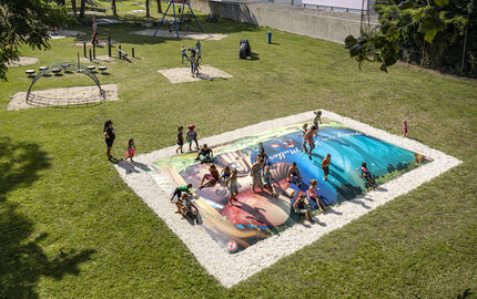 Airmountain in thema sprookje in uw gegeven maat voor kinderen laten maken. Koop opblaasbare springbergen nu online bij JB Inflatables Nederland