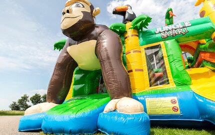 Medium opblaasbare multiplay springkasteel in safari gorilla thema te bestellen voor kinderen. Bestel opblaasbare springkastelen online at JB Inflatables Nederland