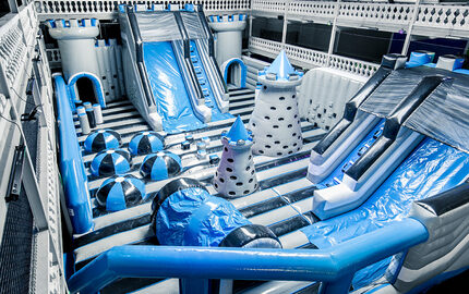 bounce zone in heerlen. Een inflatable park gerealiseerd door JB Inflatables